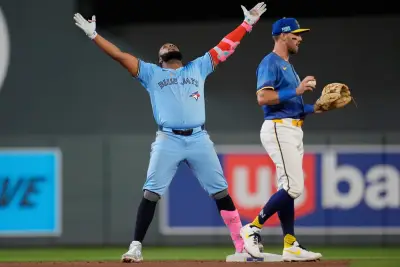 Blue Jays rally past Twins